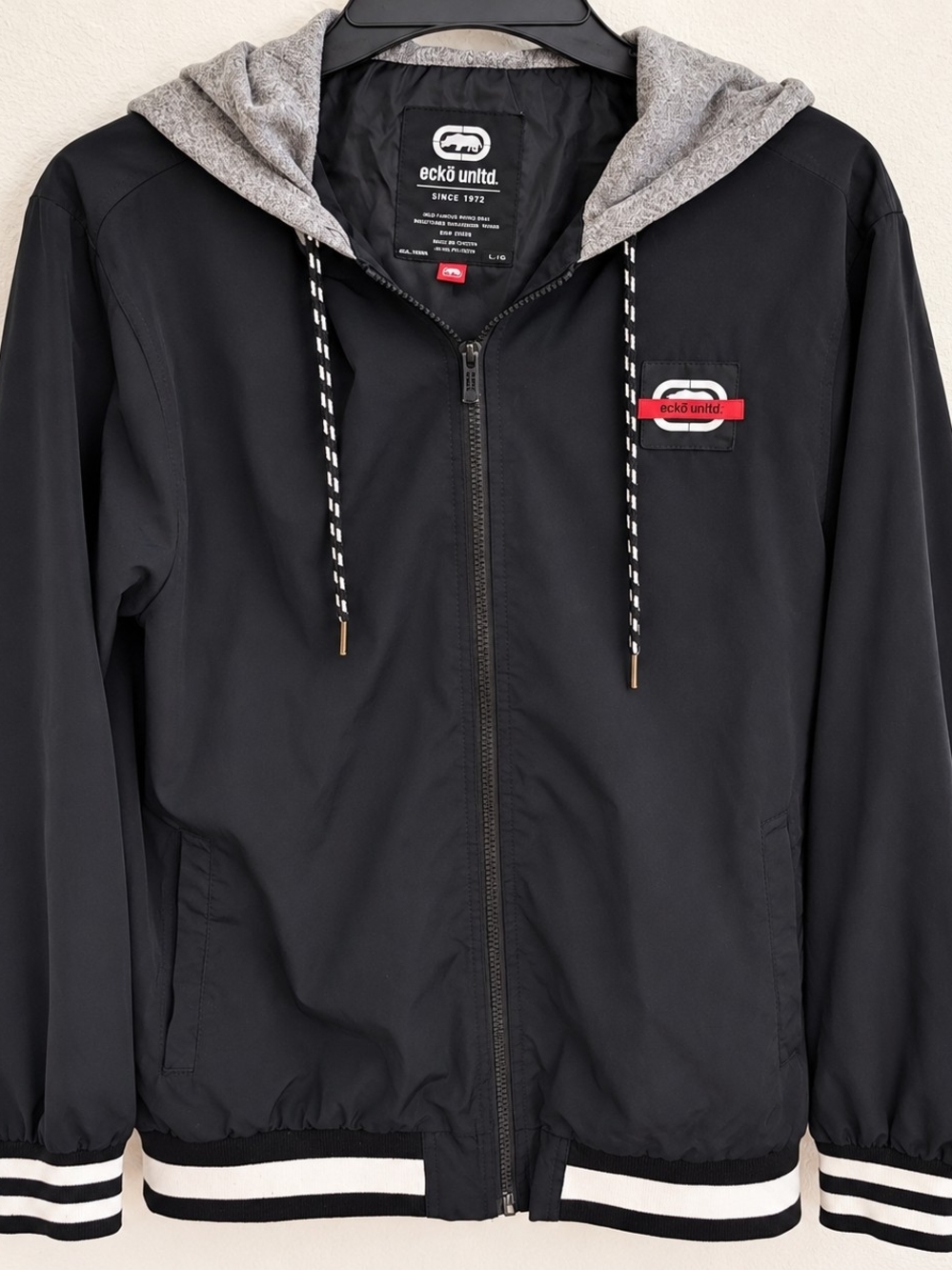 Ecko Unltd Men's Black Windbreaker Hooded Jacket Striped Cuffs Size Large